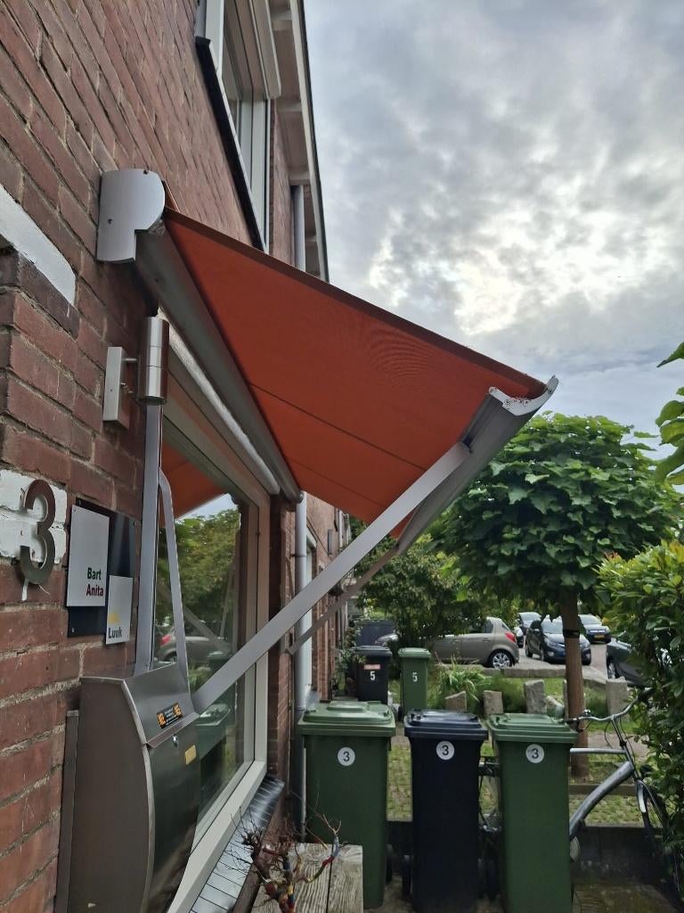 Luxaflex elektrisch uitvalscherm br. 340cm, Tuin en Terras, Zonneschermen, Ophalen, Elektrisch, Zo goed als nieuw, 250 cm tot 450 cm