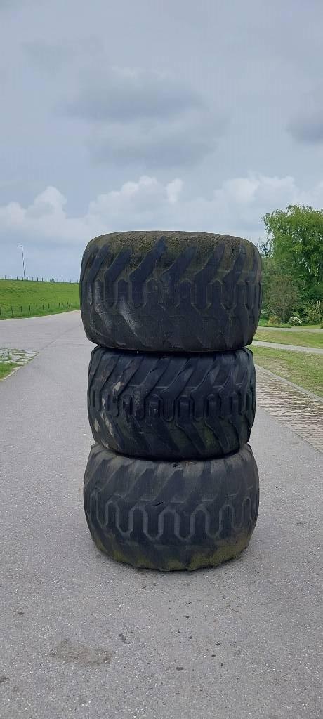 Diversen ballonbanden enkellucht banden graafmachin, Zakelijke goederen, Machines en Bouw | Kranen en Graafmachines, Graafmachine