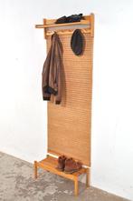 Vintage wandkapstok met schoenenrek rotan jaren 60