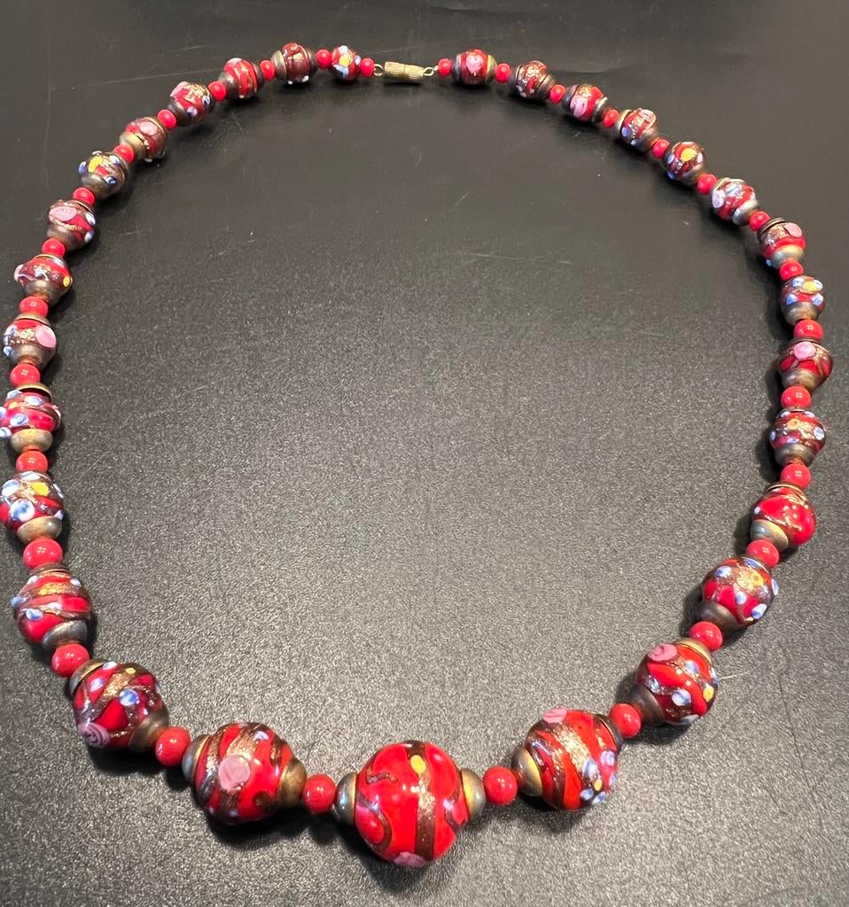 Vintage Murano rood met goud “Wedding Cake” lampwork ketting, Ophalen of Verzenden, Zo goed als nieuw, Rood, Overige materialen