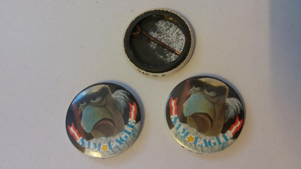 The Muppets Sam the Eagle button vintage logo tekenfilm, Ophalen of Verzenden, Zo goed als nieuw, Overige onderwerpen