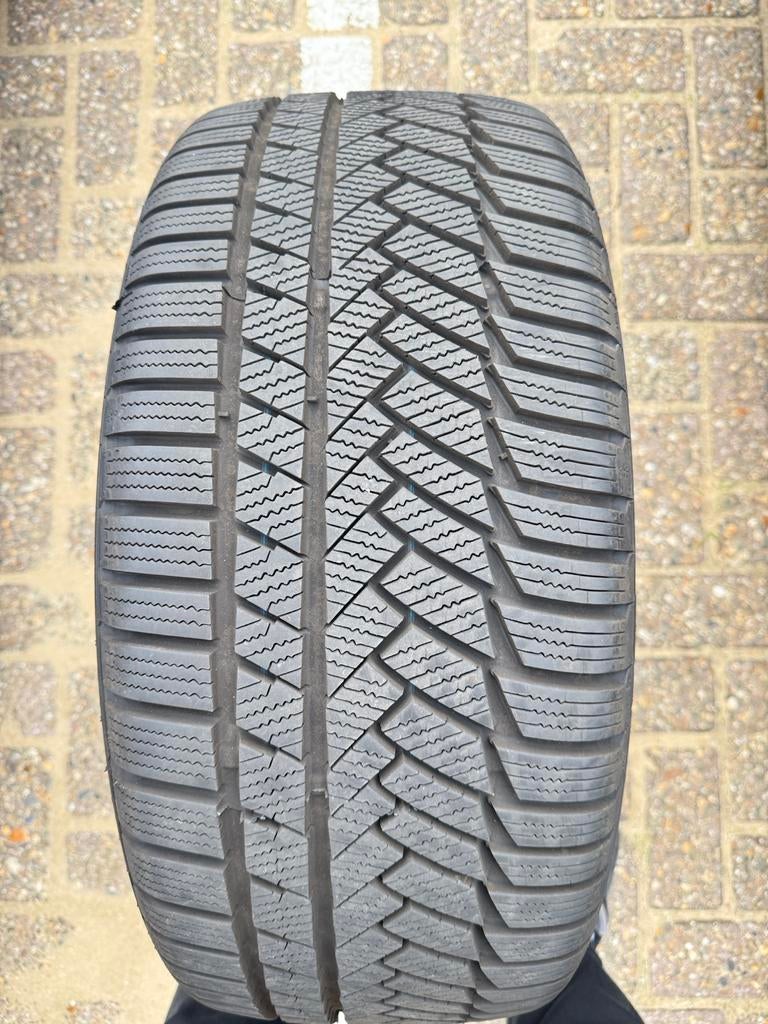 Twee Continental winterbanden 245/45 R18, Ophalen, 18 inch, 245 mm, Nieuw