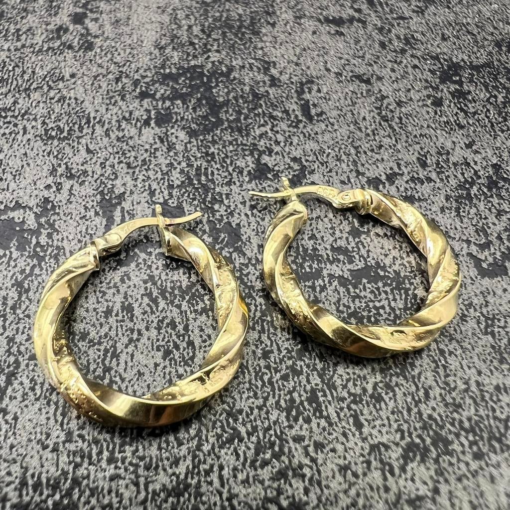 14 karaat gouden oorbellen nieuw creolen wokkels, Sieraden, Tassen en Uiterlijk, Oorbellen, Ophalen of Verzenden, Zo goed als nieuw