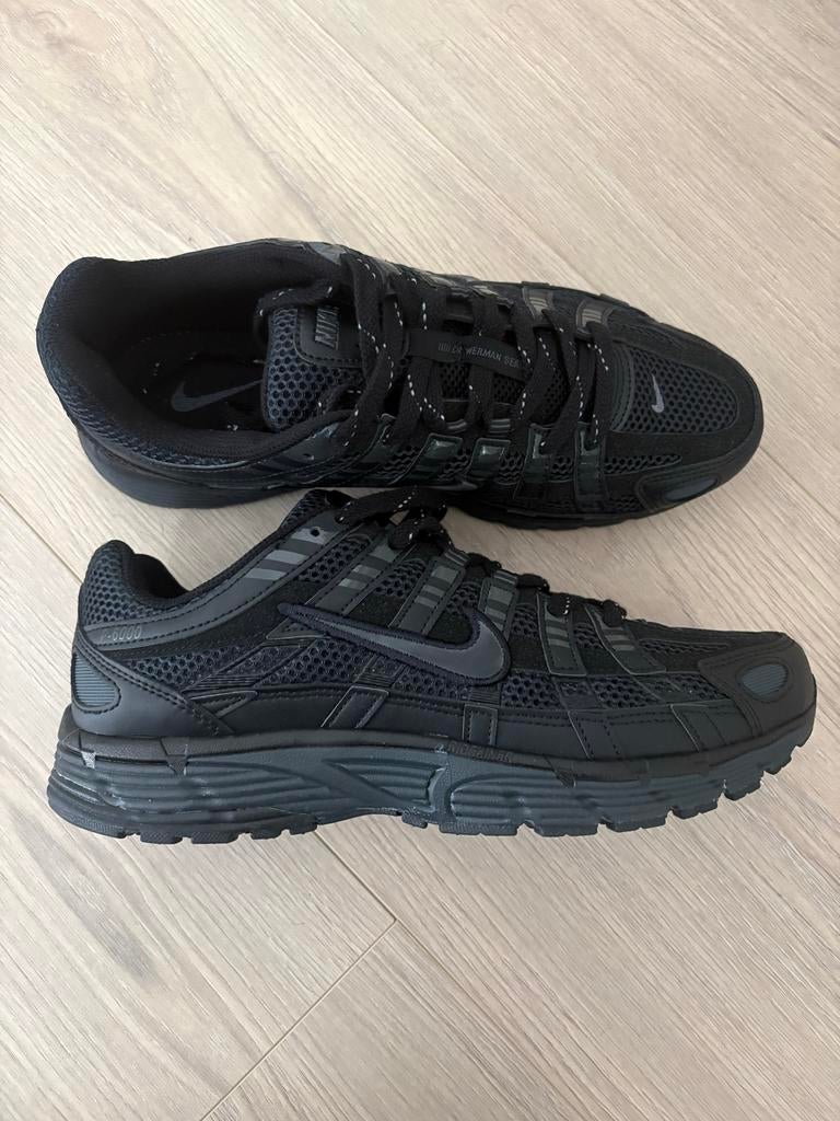 Nieuwe Nike P6000 heren maat 44, Kleding | Heren, Ophalen of Verzenden, Nieuw, Zwart, Sneakers of Gympen