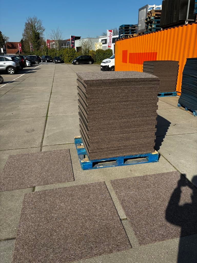 5000m tapijttegel / vloer, Huis en Inrichting, Stoffering | Vloerbedekking, Ophalen, Zo goed als nieuw, Crème, Tapijt