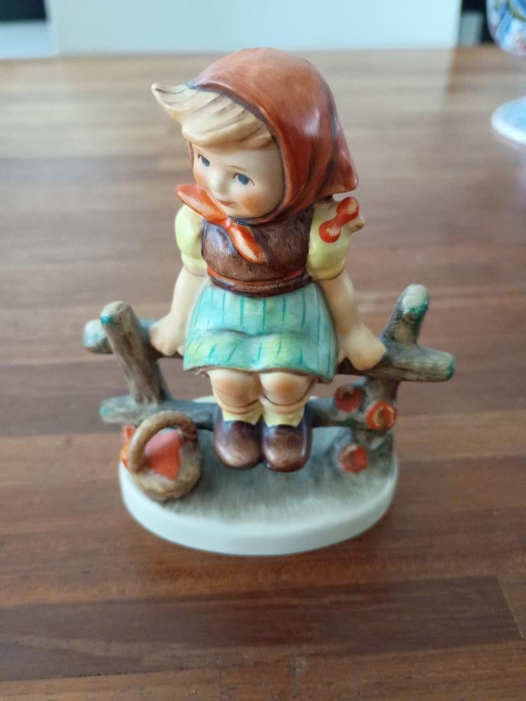 Goebel Hummel "Just Resting"(Mutters Liebste) 1938/ nr112, Verzamelen, Beelden en Beeldjes, Ophalen of Verzenden, Gebruikt, Hummel