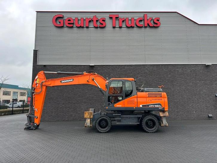 Doosan DX190W-5 (bj 2021), Zakelijke goederen, Machines en Bouw | Kranen en Graafmachines, Graafmachine