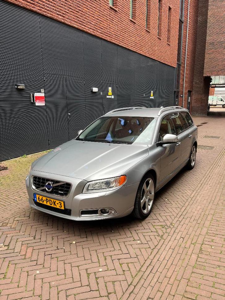 Volvo V70 2.0T R-design FWD  Automatic / leer 2011, Auto's, Volvo, Particulier, V70, ABS, Achteruitrijcamera, Airbags, Airconditioning