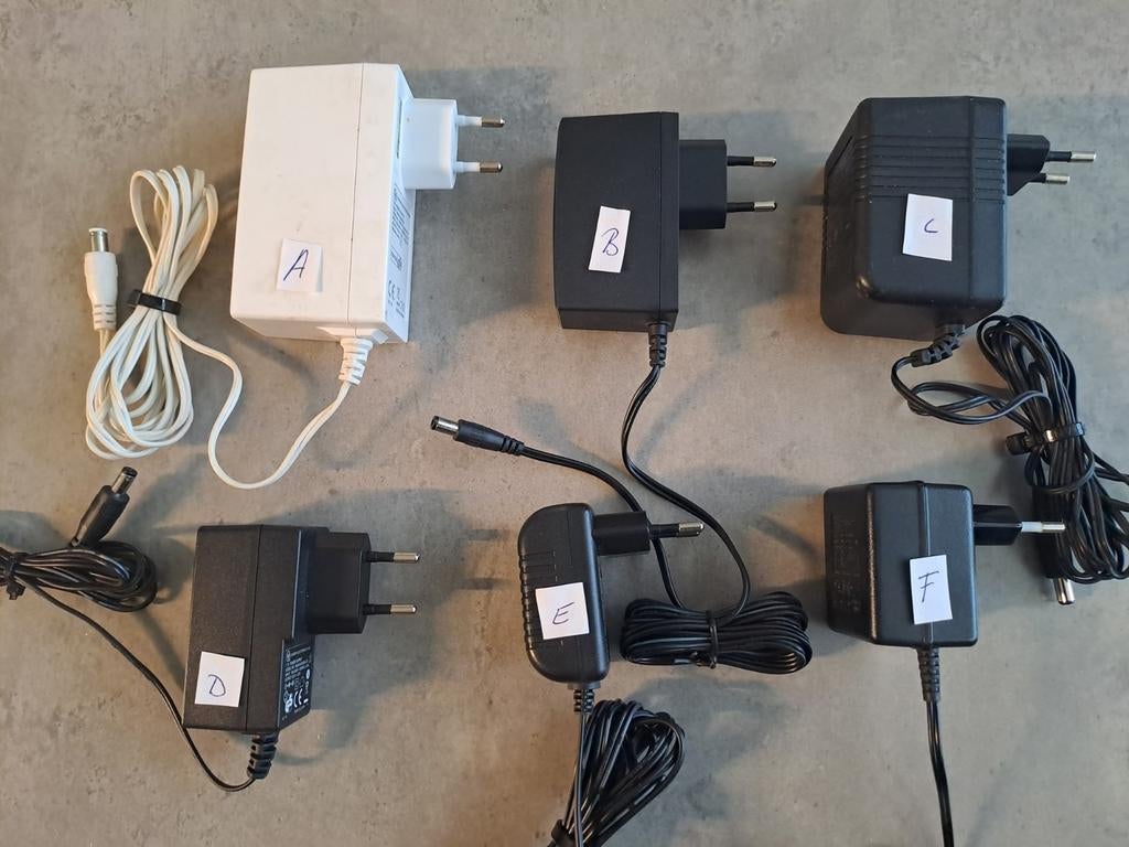 6x diverse 12 volt adapters, Ophalen of Verzenden, Zo goed als nieuw