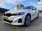 BMW 3-serie Touring 330e_LEER_NAVI_NETTE_AUTO! 1 JAAR GARANT, 1998 cc, 4 cilinders, Wit, Hybride Elektrisch/Benzine