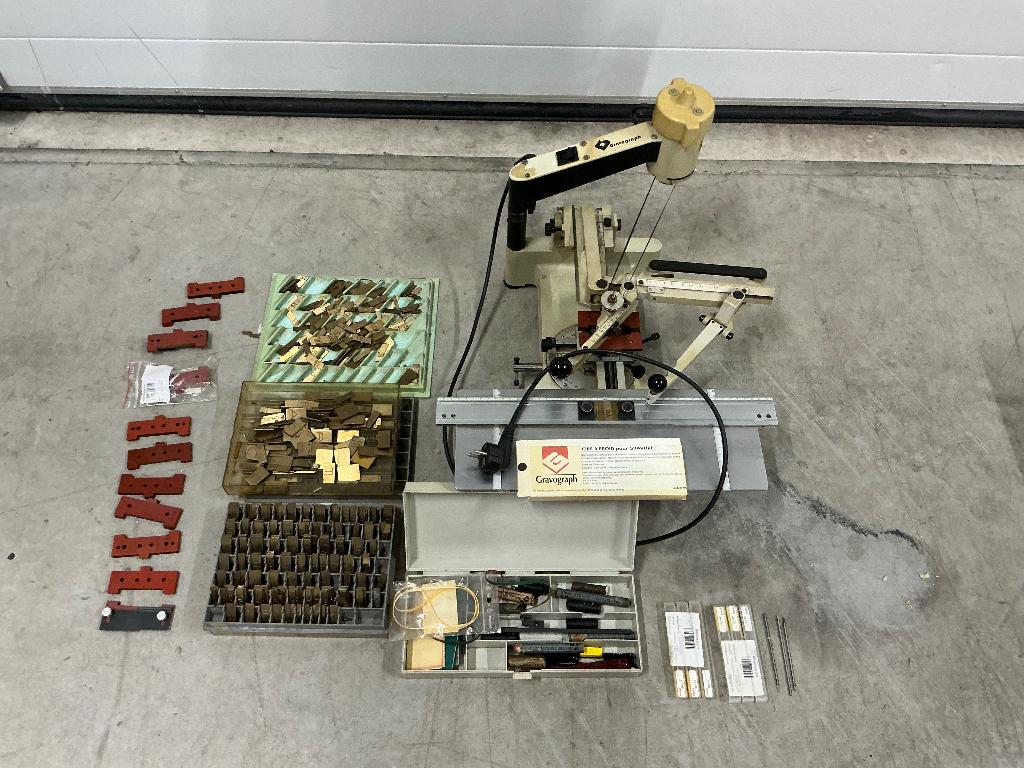 Gravograph graveermachine met heel veel toebehoren, Ophalen, Gravograph, Gebruikt, Bovenfrees