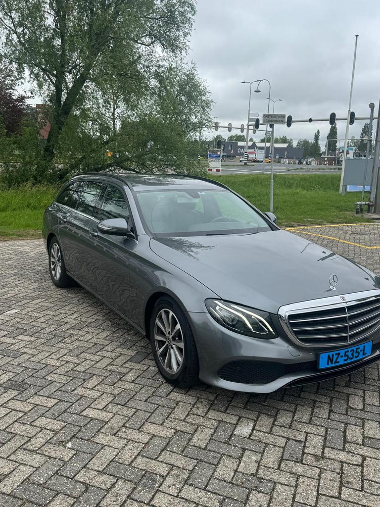 Mercedes-Benz E-Klasse E200 d 150pk 9G-TRONIC 2017 Grijs, Auto's, Mercedes-Benz, Automaat, Achterwielaandrijving, 23 km/l, Origineel Nederlands