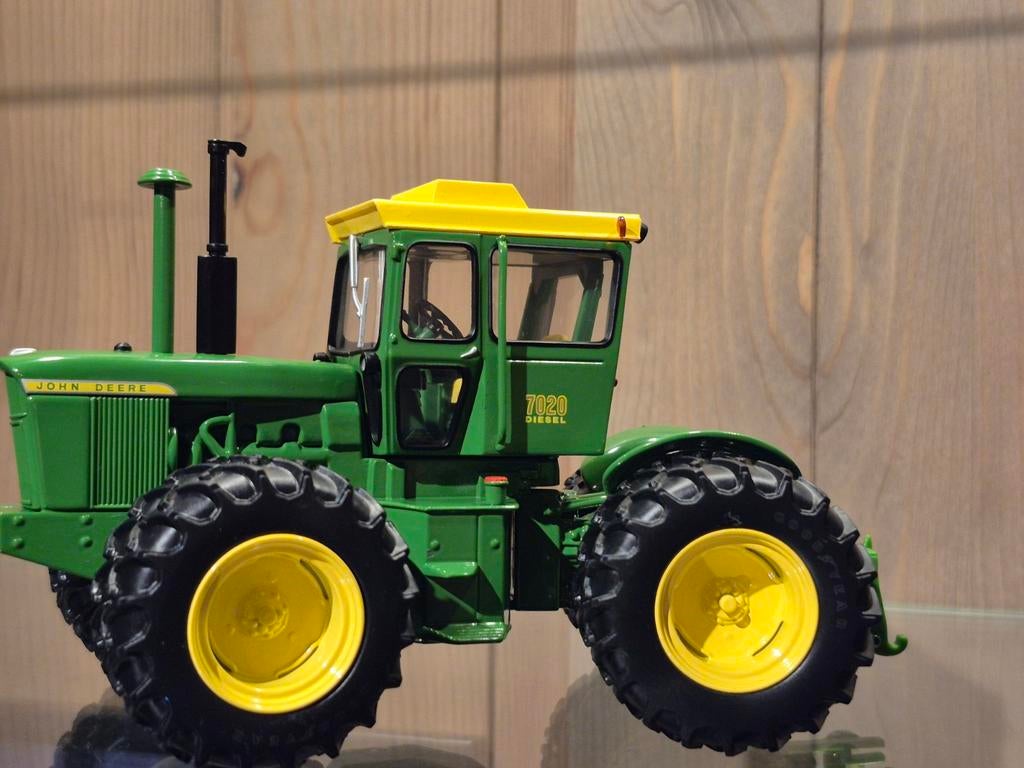 John deere ERTL 7020, Ophalen of Verzenden, Zo goed als nieuw, Groter dan 1:32, Overige merken