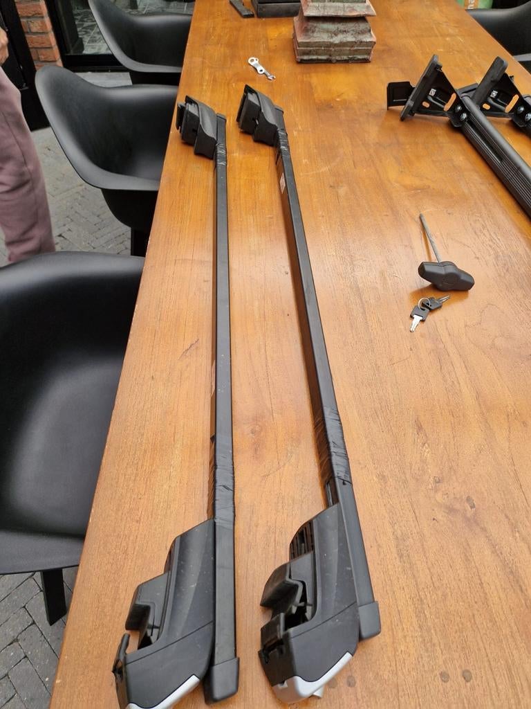 Universele dakdragers gesloten dakrails, Auto diversen, Dakdragers, Ophalen, Gebruikt