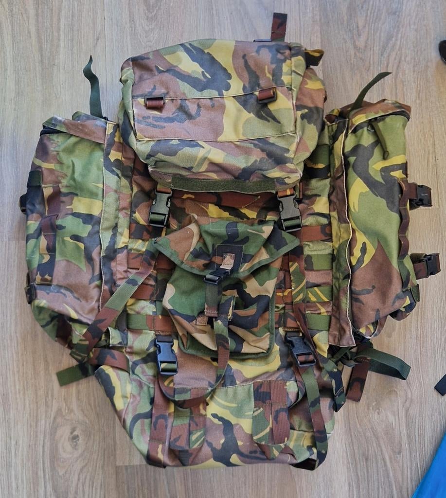 Woodland defensie backpack (60L+20L), Verzamelen, Ophalen of Verzenden, Landmacht, Nederland, Overige typen
