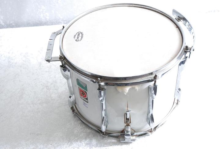 Premier Marching snare met parallelsysteem 14x9 inch, Muziek en Instrumenten, Instrumenten | Onderdelen, Gebruikt, Drums of Percussie