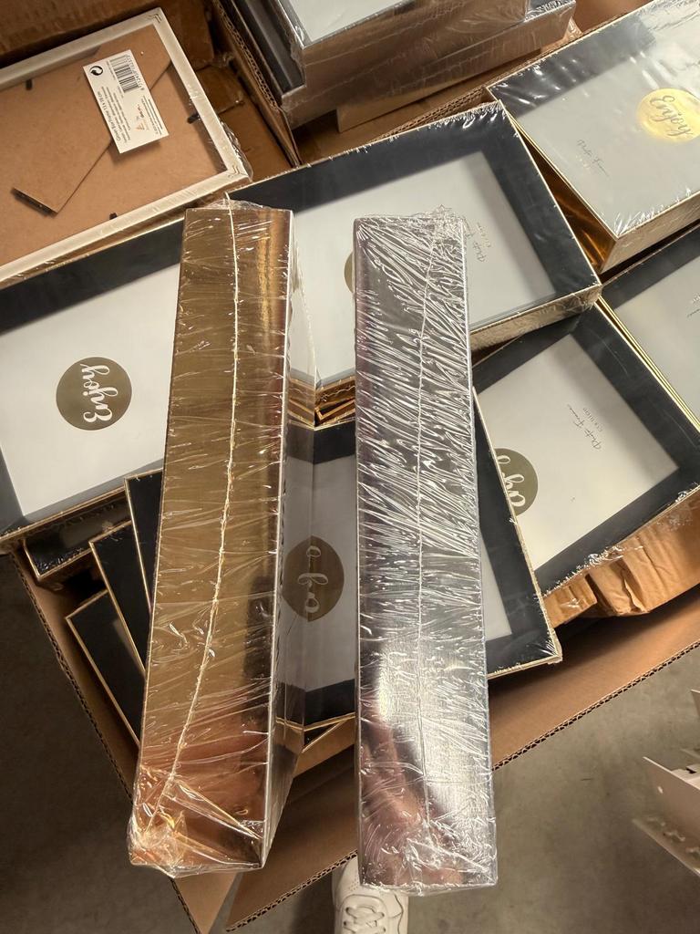 Ongeveer 200x Fotolijstjes nieuw in verpakking – partijdeal, Zwart, Ophalen of Verzenden, Zo goed als nieuw, Minder dan 10 m²