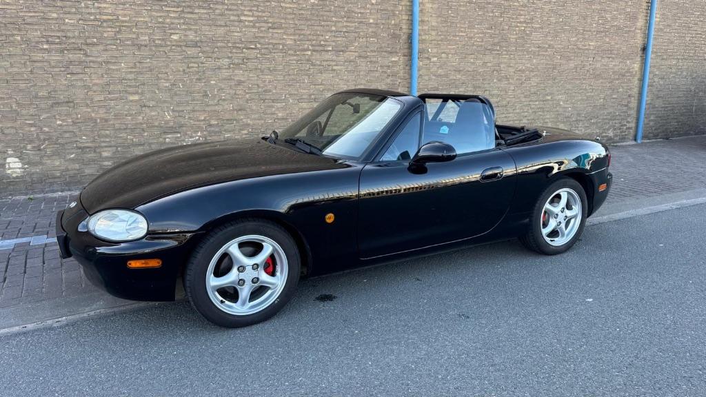 Mazda MX-5 MX5 1999 Zwart 1.8 6 versnellingsbak / sper diff, 40 €/maand, Zwart, 4 cilinders, Cabriolet