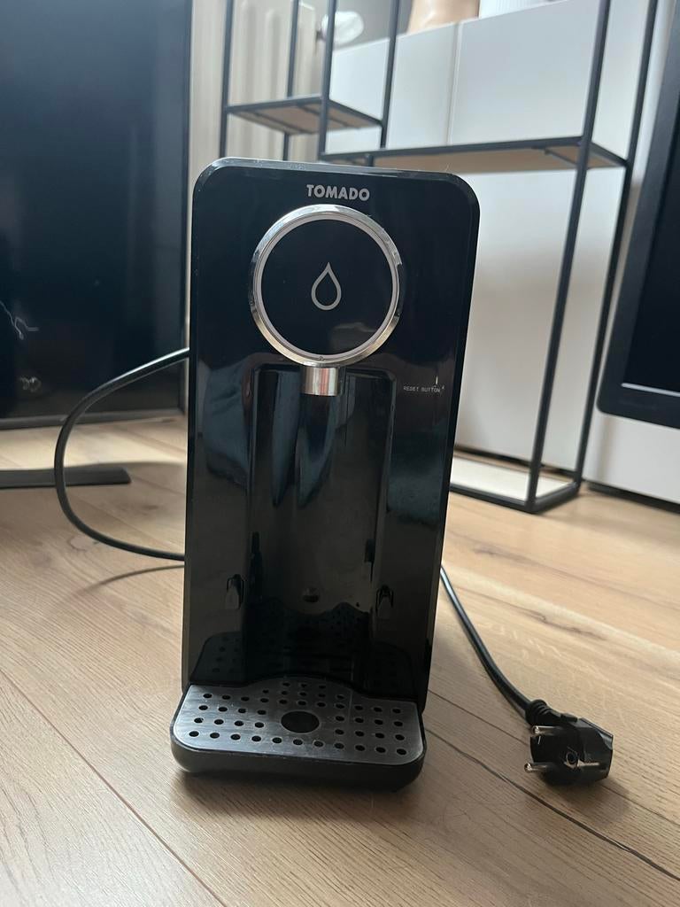 Tomado heetwaterdispenser, Witgoed en Apparatuur, Waterkokers, Minder dan 1 liter, Ophalen, Zo goed als nieuw, Rvs