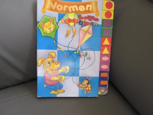 vormen/ van ovaal tot driehoek met leuke plaatjes, Boeken, Ophalen of Verzenden, Gelezen, Fictie algemeen