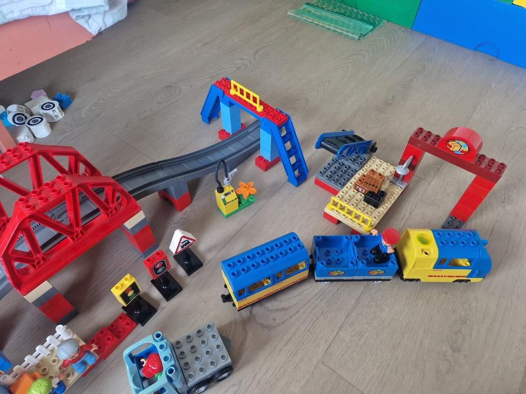 Duplo Treinset met extra rails en sets 5608, 5609, 3774, Kinderen en Baby's, Speelgoed | Duplo en Lego, Gebruikt, Ophalen of Verzenden