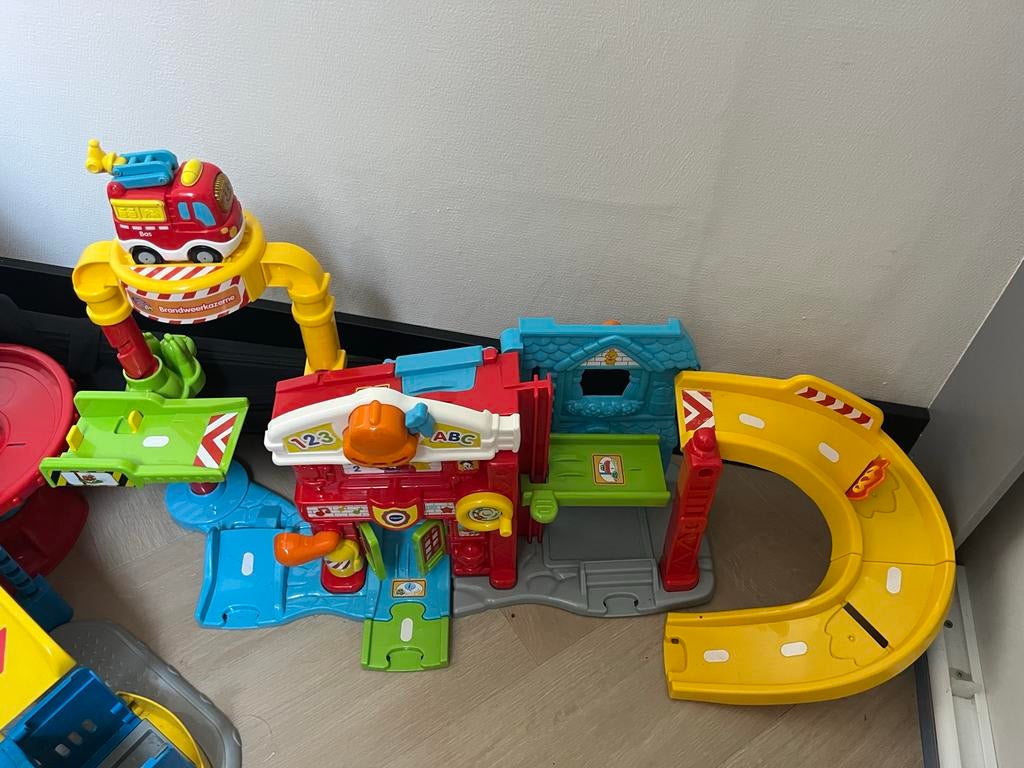 VTech Toet Toet Auto's speelset met diverse auto's, Kinderen en Baby's, Speelgoed | Vtech, Ophalen, Gebruikt, 2 tot 4 jaar