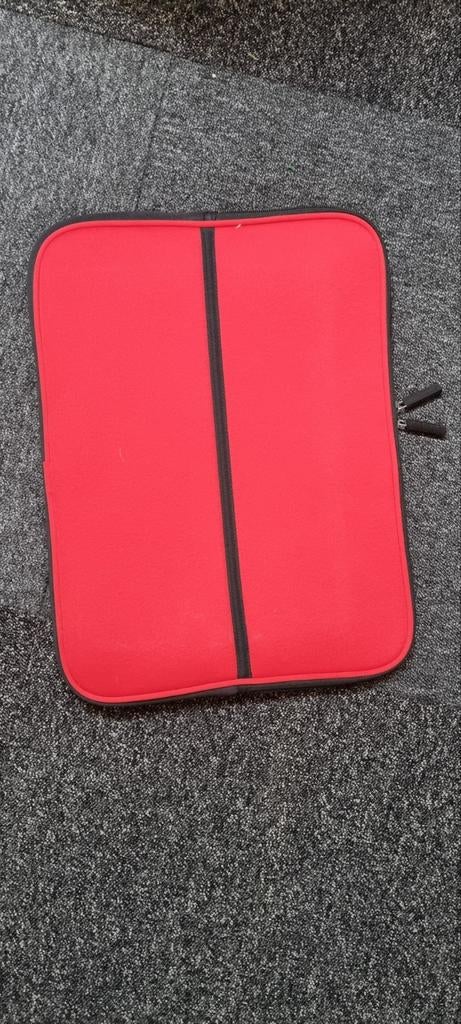Rode laptop beschermhoes voor max 15 inch laptops, Ophalen, 15 inch, Gebruikt, Schoudertas