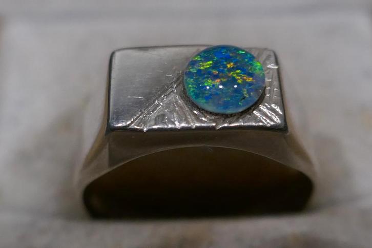 Zilveren Zegel Ring Met Australische Opaal, Sieraden, Tassen en Uiterlijk, Ringen, Nieuw, Dame of Heer, 20 of groter, Zilver, Zilver