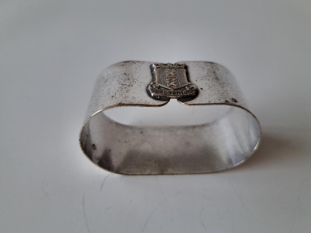 Verzilverde servetring met wapenschild van Amsterdam, Antiek en Kunst, Ophalen of Verzenden