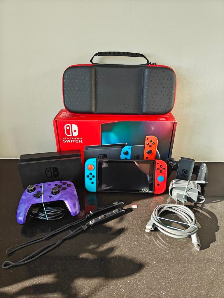Nintendo Switch, Ophalen of Verzenden, Zo goed als nieuw, Met 2 controllers, Switch Original