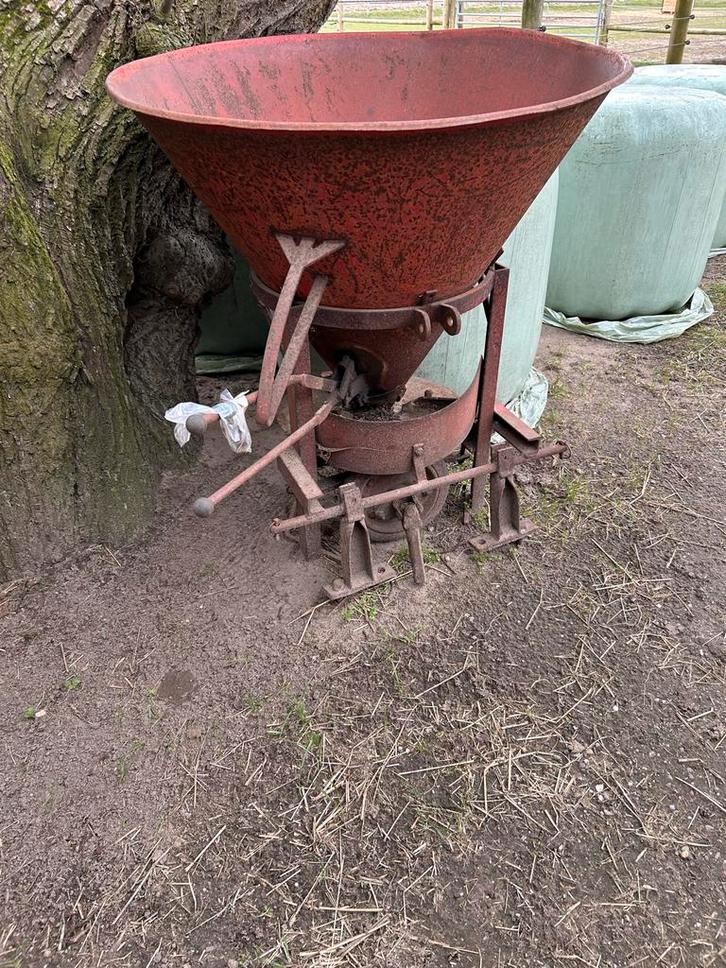 Kunstmeststrooier voor de handige Harry, Hobby en Vrije tijd, Overige Hobby en Vrije tijd, Gebruikt, Ophalen