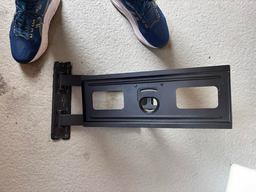 Verstelbare TV/Monitor Beugel - Muurbevestiging, Ophalen, Gebruikt