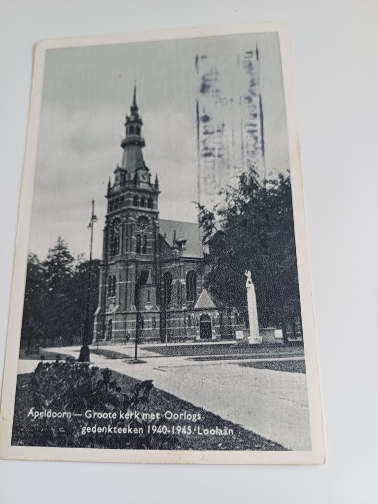 Ansichtkaart Apeldoorn, Grote Kerk met Oorlogsgedenkteken, Verzamelen, Ophalen of Verzenden, 1940 tot 1960, Gelopen, Gelderland