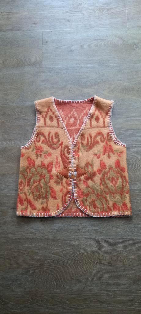 Handgemaakte wollen bodywarmer - Maat S, Kleding | Dames, Bodywarmers, Zo goed als nieuw, Maat 36 (S), Overige kleuren, Ophalen of Verzenden