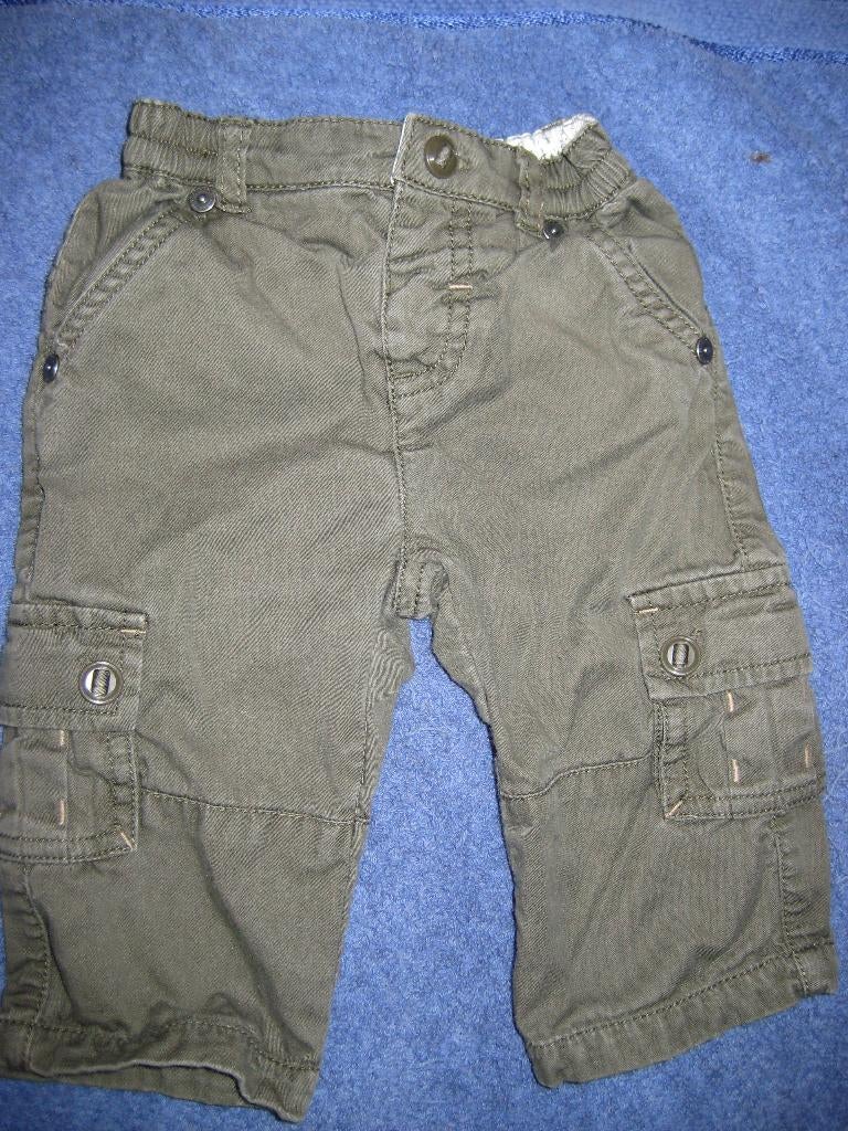 Benetton broekje, 62, khaki, voor jongens (380), Kinderen en Baby's, Babykleding | Maat 62, Ophalen of Verzenden, Zo goed als nieuw