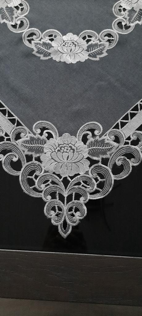 TAFELKLEED met KANT + BLOEMEN DONKER GRIJS 85x85 TAFELKLEDEN, Huis en Inrichting, Tafelkleden, Ophalen of Verzenden, Gebruikt