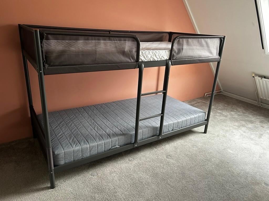 bunk bed ( single bed two levels), Ophalen, Zo goed als nieuw, 180 cm of meer, 85 tot 100 cm