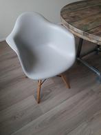 2 stoelen  kuipstoel, Huis en Inrichting, Stoelen, Ophalen, Zo goed als nieuw