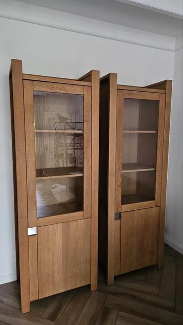 2 vitrinekasten beschikbaar voor biedingen