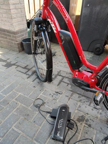 KTM Dames Fiets E bike 2 accus en snellader 4A beschikbaar voor biedingen