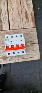 EMAT Hoofdschakelaar, Doe-het-zelf en Verbouw, Elektra en Kabels, Ophalen of Verzenden, Zo goed als nieuw, Schakelaar