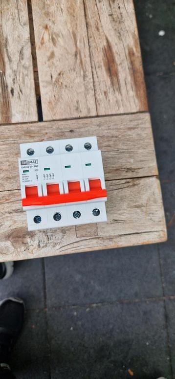 EMAT Hoofdschakelaar  beschikbaar voor biedingen