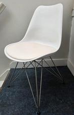 Stevig wit kuipstoeltje met skai-lederen zitting, Huis en Inrichting, Stoelen, Ophalen, Gebruikt, Eén