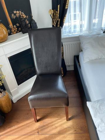 Eetkamerstoelen beschikbaar voor biedingen