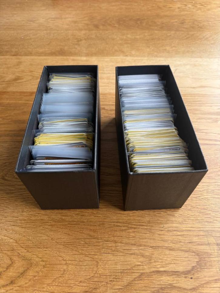 2 elite trainer boxen vol met bulk Pokemon kaarten, Hobby en Vrije tijd, Verzamelkaartspellen | Pokémon, Zo goed als nieuw, Meerdere kaarten