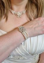 Elegante bruidsarmband met parels en strassroos, Ophalen of Verzenden, Zo goed als nieuw, Wit, Accessoires