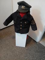 Oud PTT pet en jasje voor pop., Ophalen of Verzenden, Zo goed als nieuw