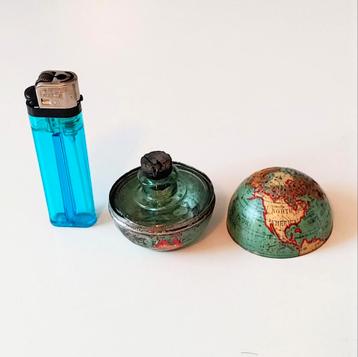 Antiek Reisinktpotje in Blikken Globe Wereldbol Inktpot beschikbaar voor biedingen