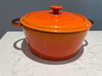Staub Cocotte 24 cm in heel goede staat, Huis en Inrichting, Keuken | Potten en Pannen, Gietijzer, Ophalen of Verzenden, Zo goed als nieuw