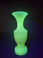 uraniumglas opaline vaas, Ophalen of Verzenden